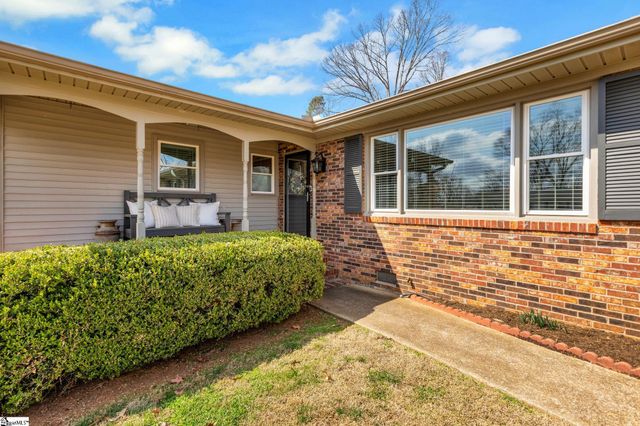 10 Elmwood Drive, Taylors, SC 29687