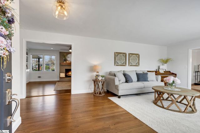 10 Elmwood Drive, Taylors, SC 29687