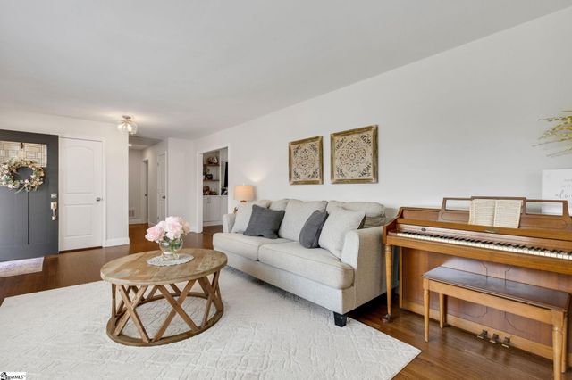 10 Elmwood Drive, Taylors, SC 29687