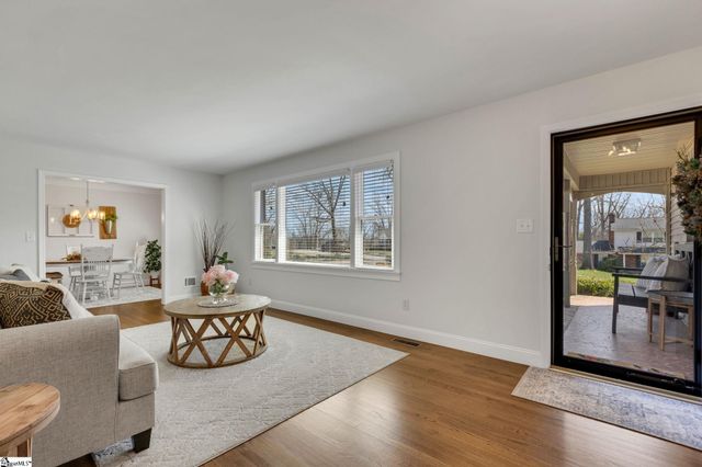 10 Elmwood Drive, Taylors, SC 29687