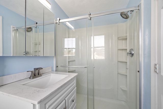 103 Pondview Pl 103, Tyngsborough, MA 01879