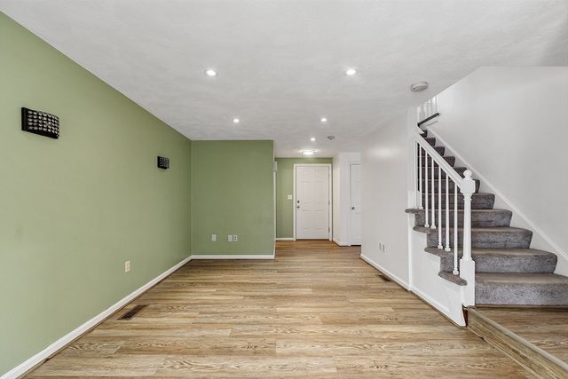 103 Pondview Pl 103, Tyngsborough, MA 01879