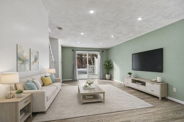 103 Pondview Pl 103, Tyngsborough, MA 01879