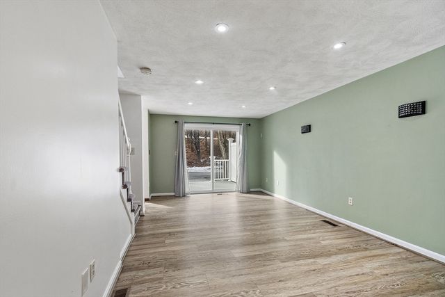 103 Pondview Pl 103, Tyngsborough, MA 01879