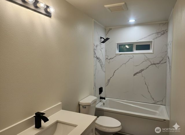 219 S Oar Loop SW, Ocean Shores, WA 98569