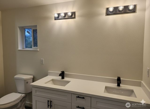 219 S Oar Loop SW, Ocean Shores, WA 98569