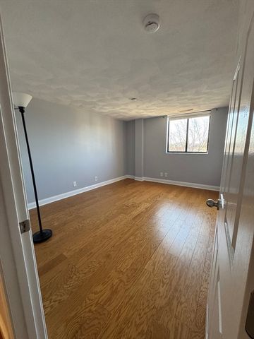 205 Ferry St 408, Everett, MA 02149