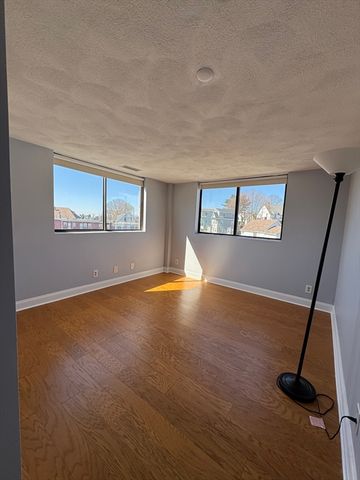 205 Ferry St 408, Everett, MA 02149