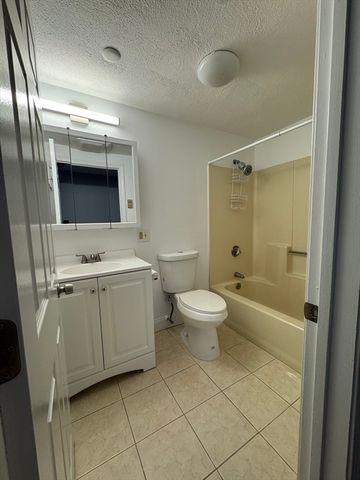 205 Ferry St 408, Everett, MA 02149