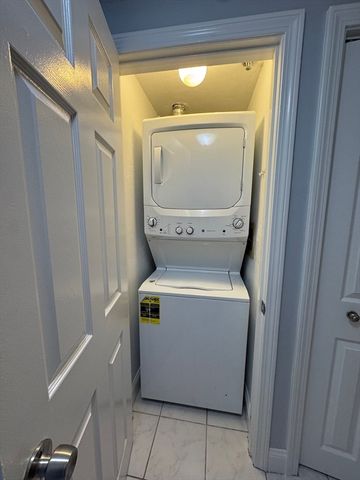 205 Ferry St 408, Everett, MA 02149