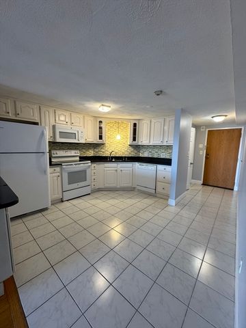 205 Ferry St 408, Everett, MA 02149