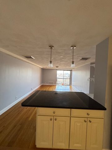 205 Ferry St 408, Everett, MA 02149