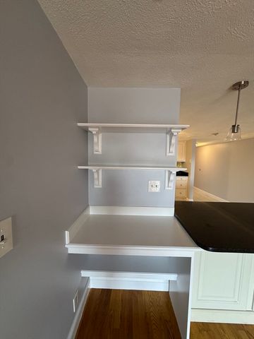 205 Ferry St 408, Everett, MA 02149