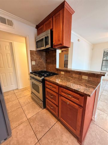 407 E 45th ST 104, Austin, TX 78751