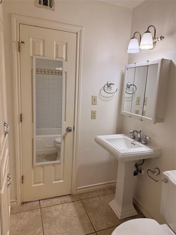 407 E 45th ST 104, Austin, TX 78751