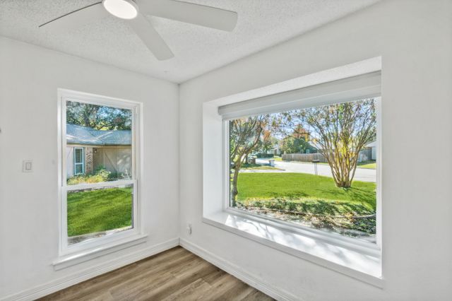 849 N Riverside Drive, Grapevine, TX 76051
