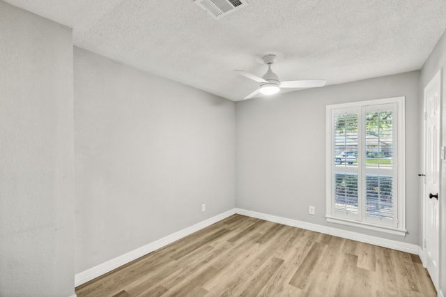 849 N Riverside Drive, Grapevine, TX 76051