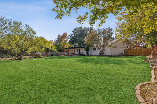 849 N Riverside Drive, Grapevine, TX 76051