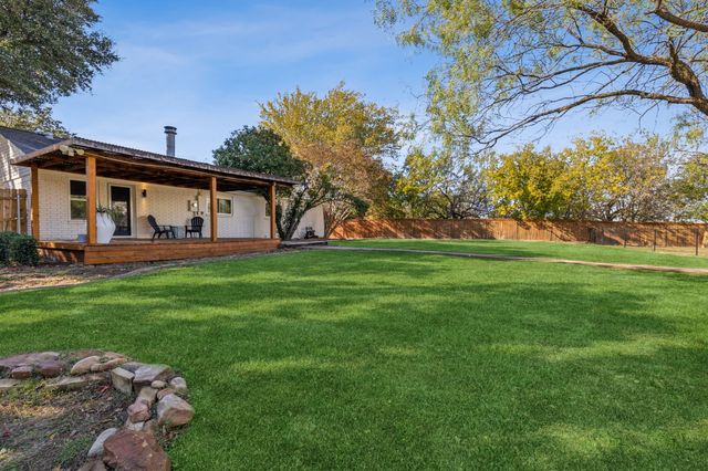 849 N Riverside Drive, Grapevine, TX 76051