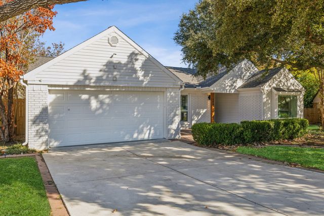 849 N Riverside Drive, Grapevine, TX 76051