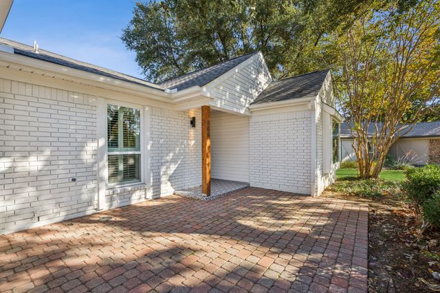 849 N Riverside Drive, Grapevine, TX 76051