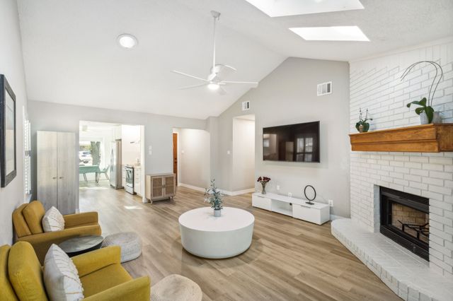 849 N Riverside Drive, Grapevine, TX 76051
