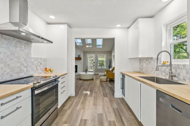 849 N Riverside Drive, Grapevine, TX 76051