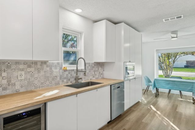 849 N Riverside Drive, Grapevine, TX 76051