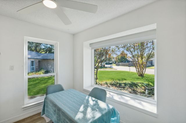 849 N Riverside Drive, Grapevine, TX 76051