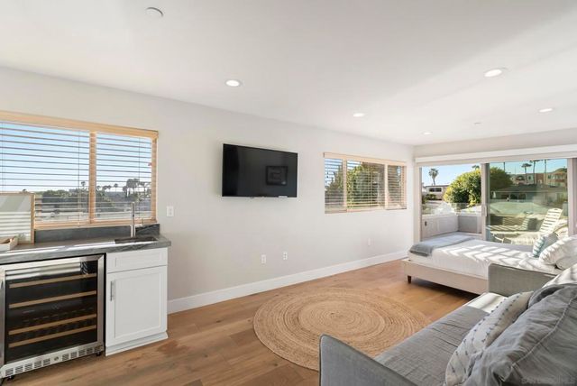 53 Sapphire, San Diego, CA 92109