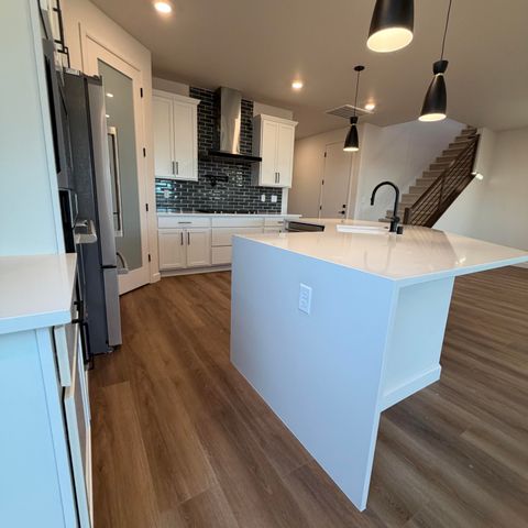 2419 Marble Avenue NE, Rio Rancho, NM 87144
