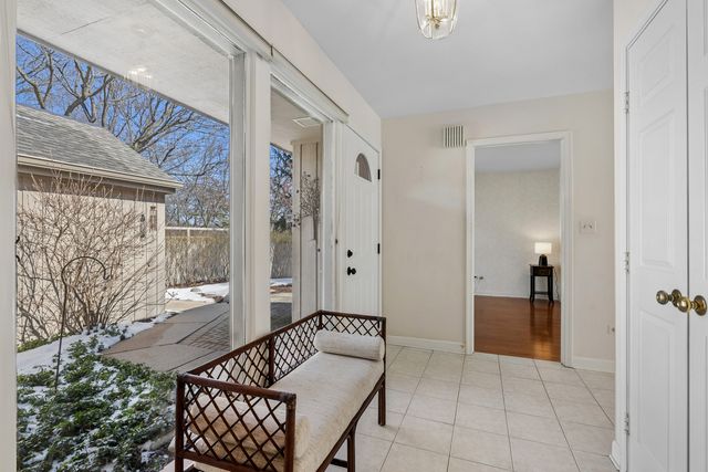 59 Cedar Ridge, Lake Barrington, IL 60010