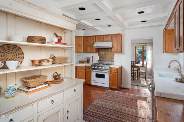 1334 Carmen Drive, Glendale, CA 91207