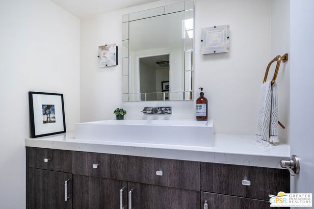 1925 S Joshua Tree Place, Palm Springs, CA 92264