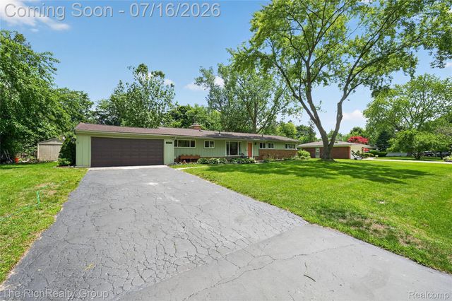 32710 Briarcrest Knolls, Farmington Hills, MI 48334