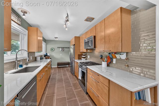 32710 Briarcrest Knolls, Farmington Hills, MI 48334