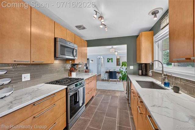 32710 Briarcrest Knolls, Farmington Hills, MI 48334