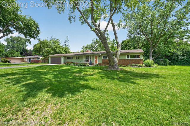32710 Briarcrest Knolls, Farmington Hills, MI 48334