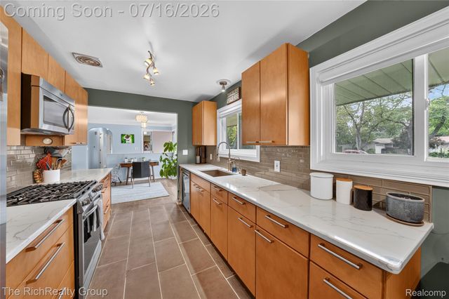 32710 Briarcrest Knolls, Farmington Hills, MI 48334