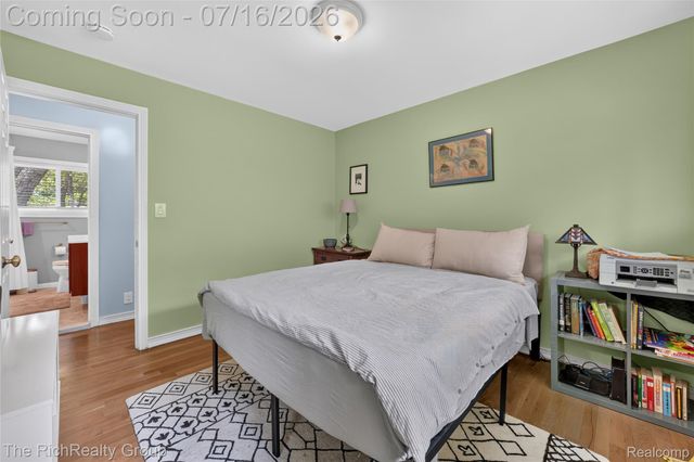 32710 Briarcrest Knolls, Farmington Hills, MI 48334