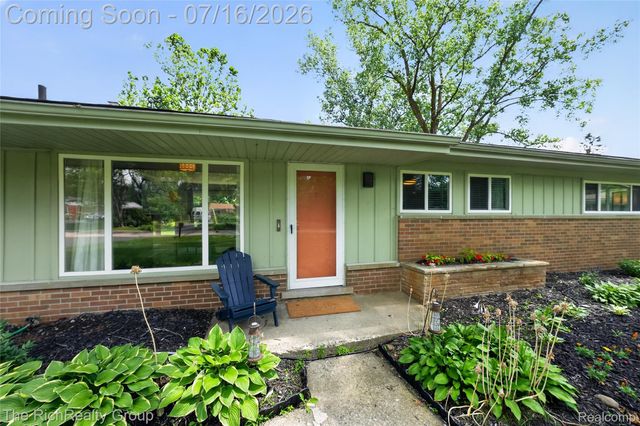 32710 Briarcrest Knolls, Farmington Hills, MI 48334