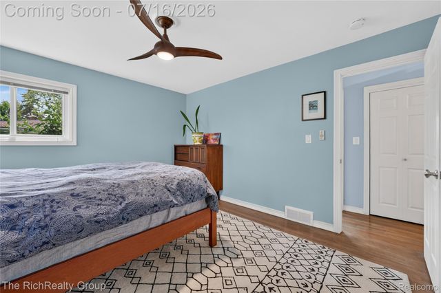 32710 Briarcrest Knolls, Farmington Hills, MI 48334