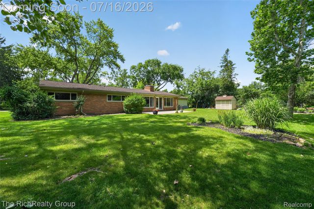 32710 Briarcrest Knolls, Farmington Hills, MI 48334