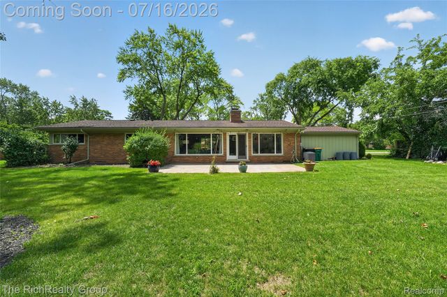 32710 Briarcrest Knolls, Farmington Hills, MI 48334