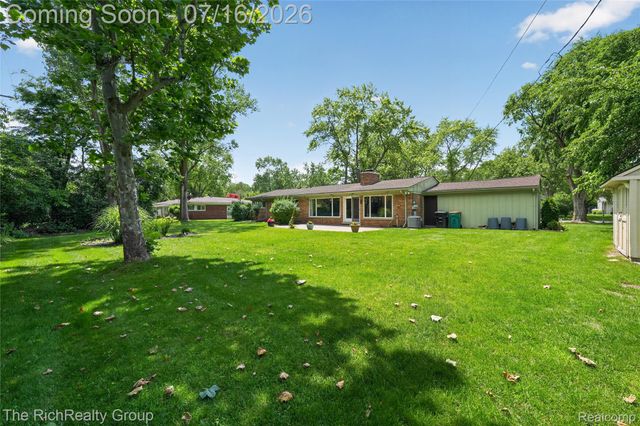 32710 Briarcrest Knolls, Farmington Hills, MI 48334