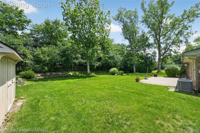 32710 Briarcrest Knolls, Farmington Hills, MI 48334