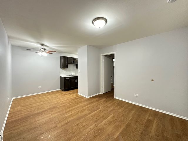 4612 N Beacon Street 1G, Chicago, IL 60640