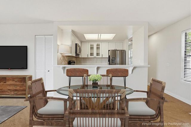 3961 HORTENSIA H7, San Diego, CA 92110