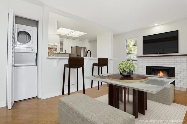 3961 HORTENSIA H7, San Diego, CA 92110