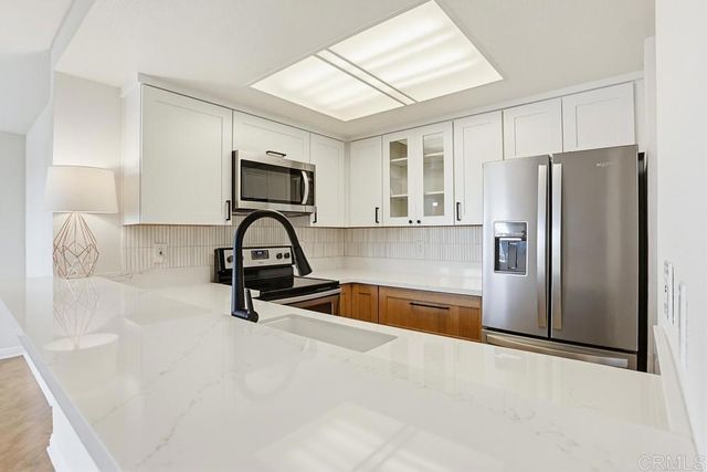 3961 HORTENSIA H7, San Diego, CA 92110